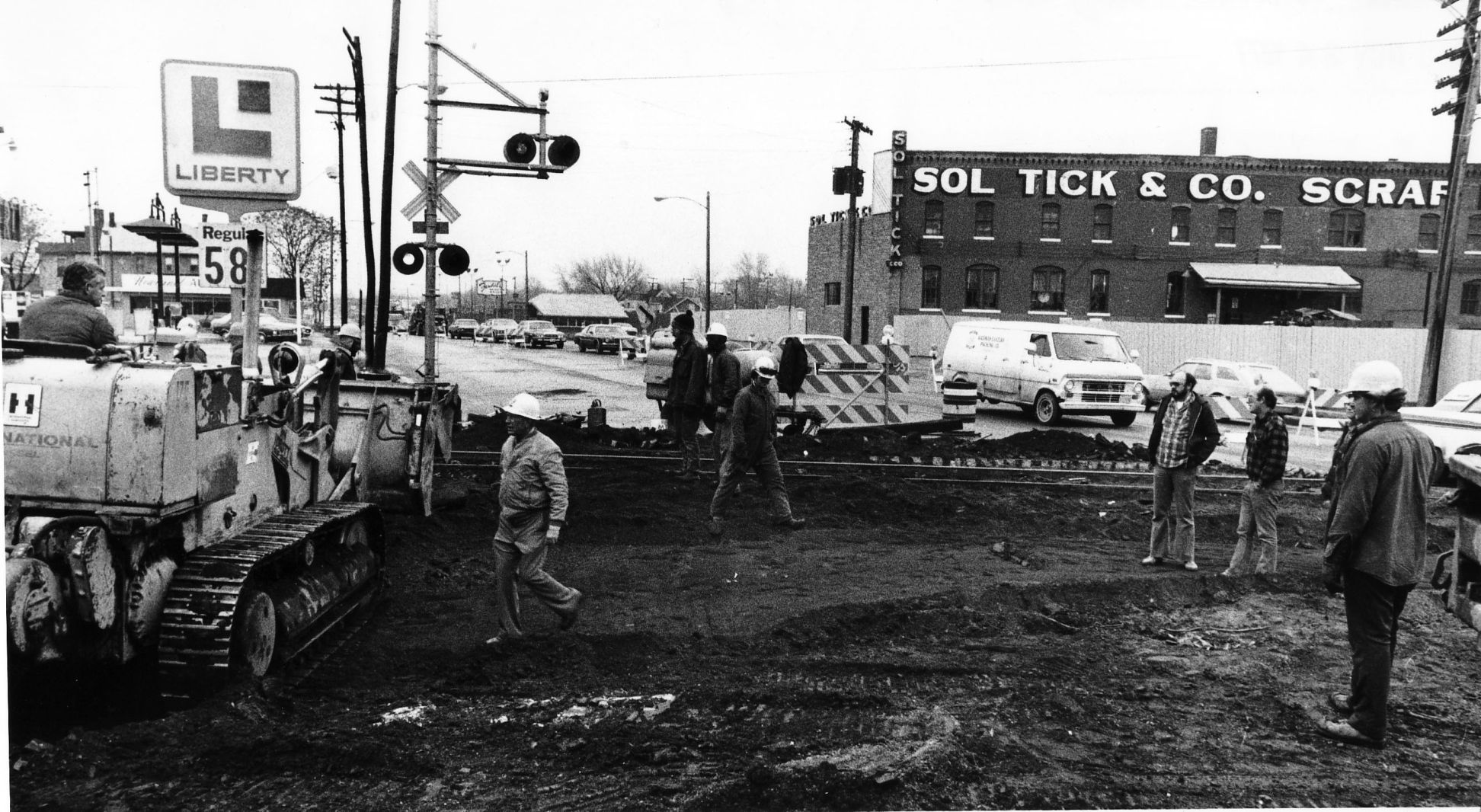 Illinois Central Crossing eldorado-2 1977.jpg